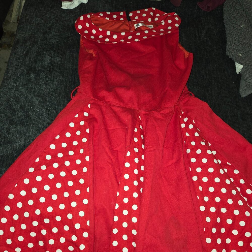 9/10 party dress. Has matching red glasses. Worn once. Great condition!